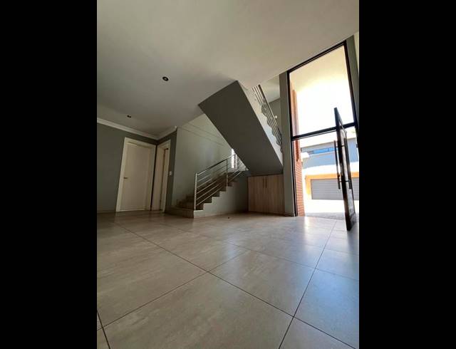 5 BEDROOM PROPERTY TO RENT IN WATERKLOOF RIDGE